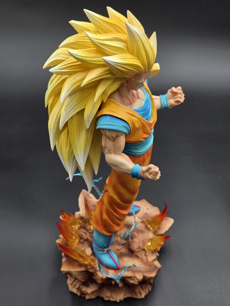 Dragonball Z figure SS3 JT-25 with base lighting - ( Tiktok :) Ascended Martial Artist Statue