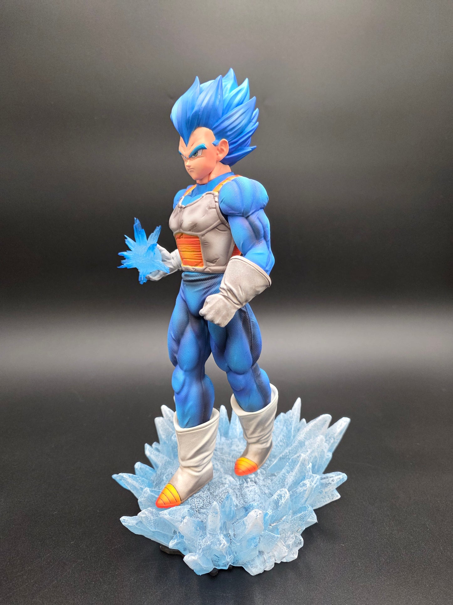 Vegeta - Super Saiyan Blue Energy Blast Deluxe Figure (Tiktok: Elite Saiyan Vanguard Collectible Statue [Internal SKU: SL-GW-VEG-08)]
