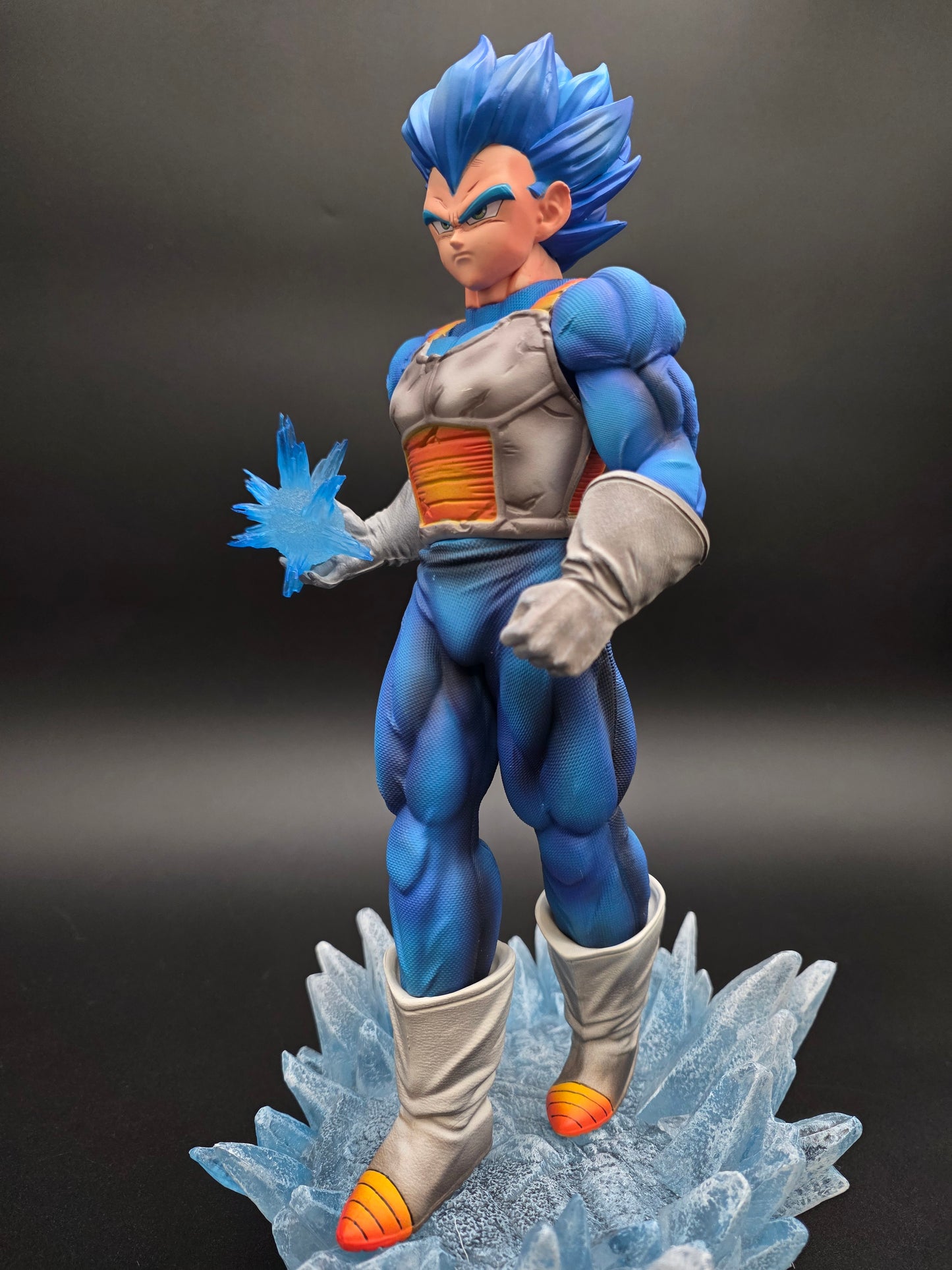 Vegeta - Super Saiyan Blue Energy Blast Deluxe Figure (Tiktok: Elite Saiyan Vanguard Collectible Statue [Internal SKU: SL-GW-VEG-08)]