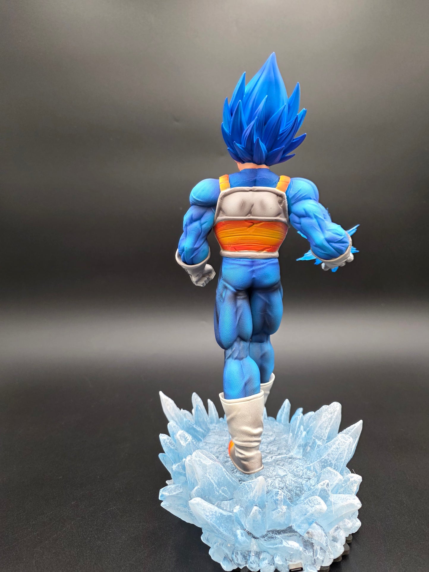 Vegeta - Super Saiyan Blue Energy Blast Deluxe Figure (Tiktok: Elite Saiyan Vanguard Collectible Statue [Internal SKU: SL-GW-VEG-08)]
