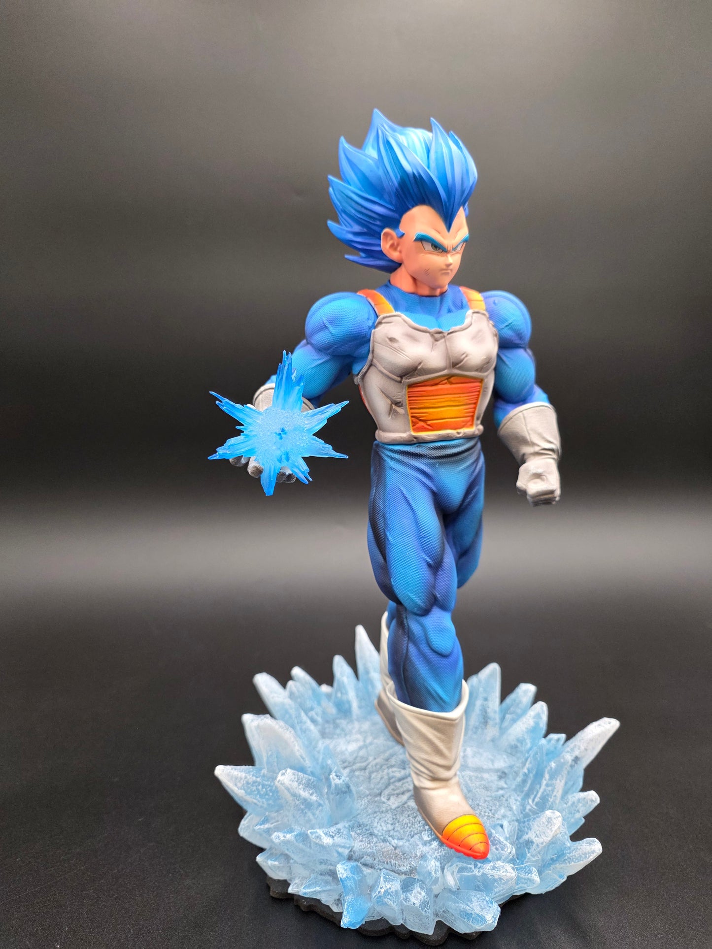 Vegeta - Super Saiyan Blue Energy Blast Deluxe Figure (Tiktok: Elite Saiyan Vanguard Collectible Statue [Internal SKU: SL-GW-VEG-08)]