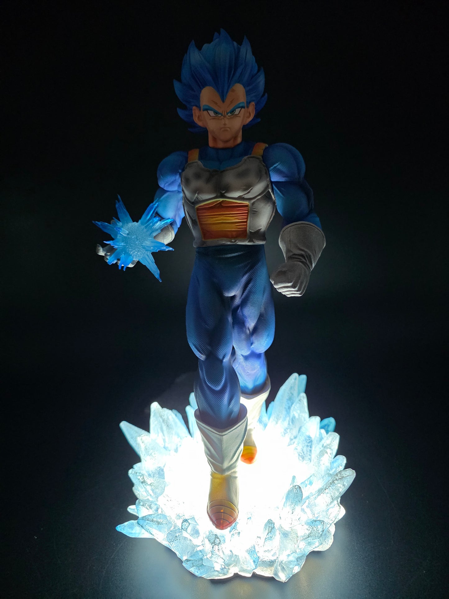 Vegeta - Super Saiyan Blue Energy Blast Deluxe Figure (Tiktok: Elite Saiyan Vanguard Collectible Statue [Internal SKU: SL-GW-VEG-08)]