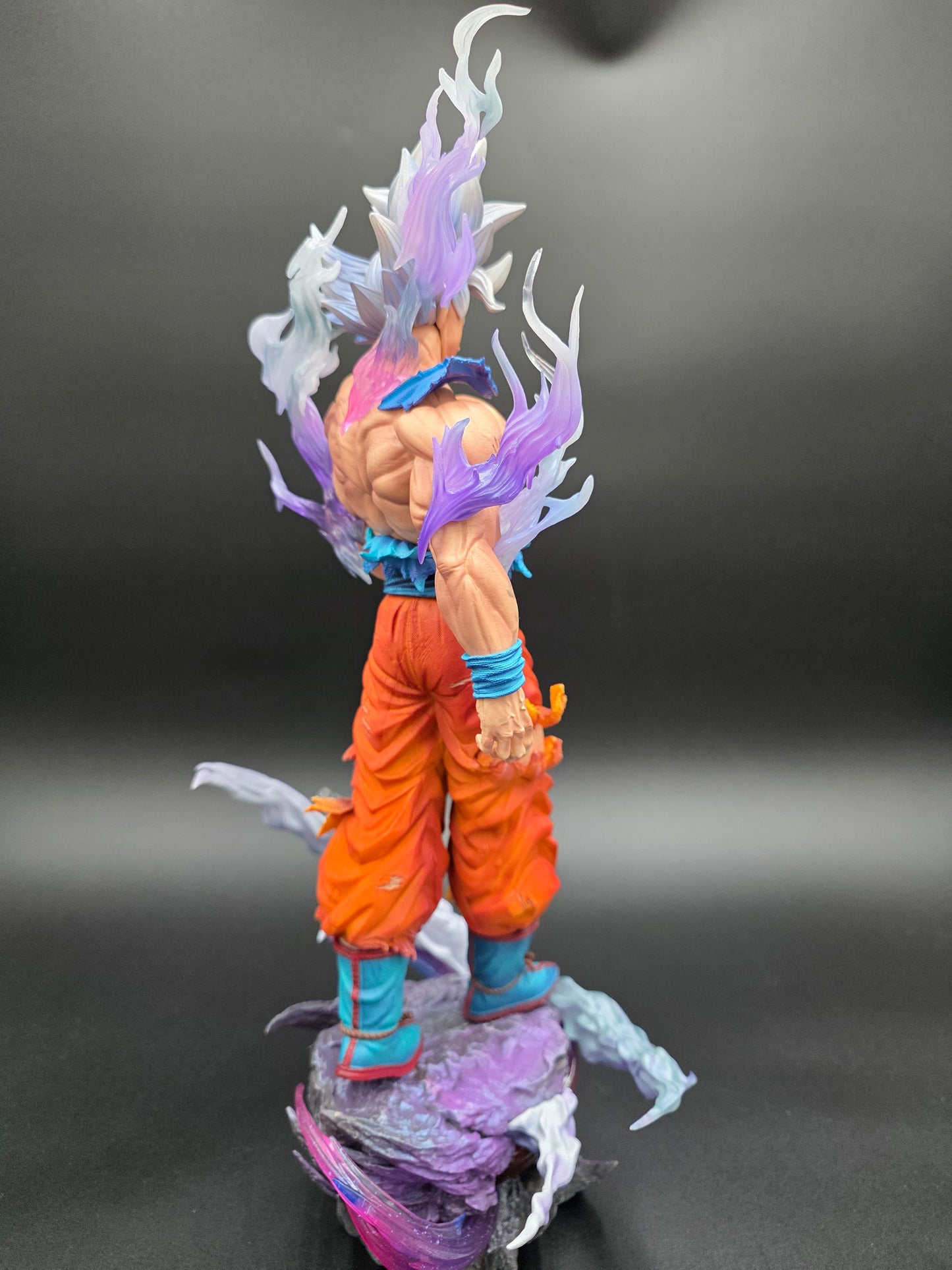Perfected Ultra Instinct "Godly Awakening" Deluxe Figure  (TikTok: Supreme Transcendence Vanguard Diorama [SL-GW-GOK-12] – Golden Warrior Series – PVC Art Sculpture)