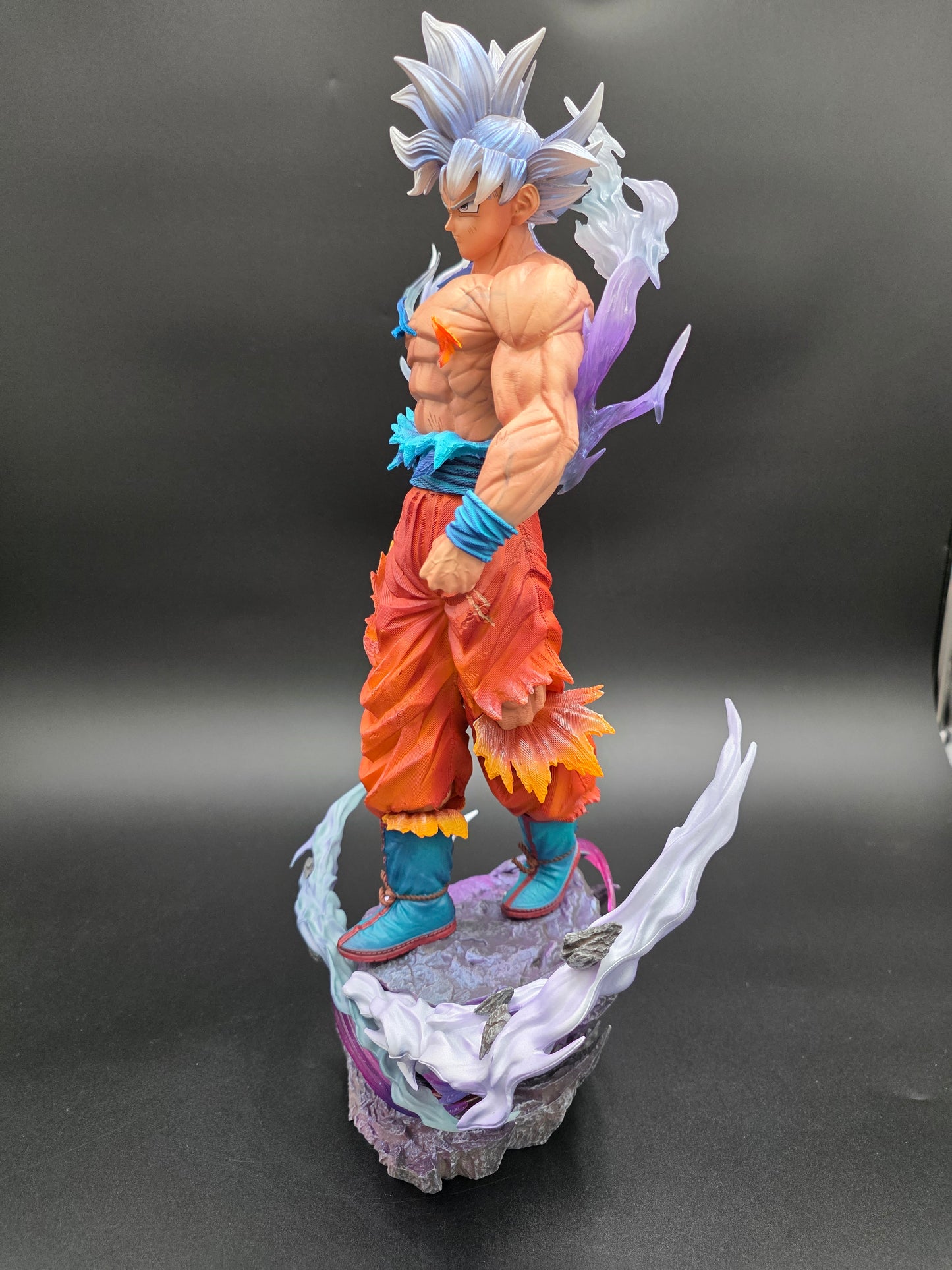 Perfected Ultra Instinct "Godly Awakening" Deluxe Figure  (TikTok: Supreme Transcendence Vanguard Diorama [SL-GW-GOK-12] – Golden Warrior Series – PVC Art Sculpture)