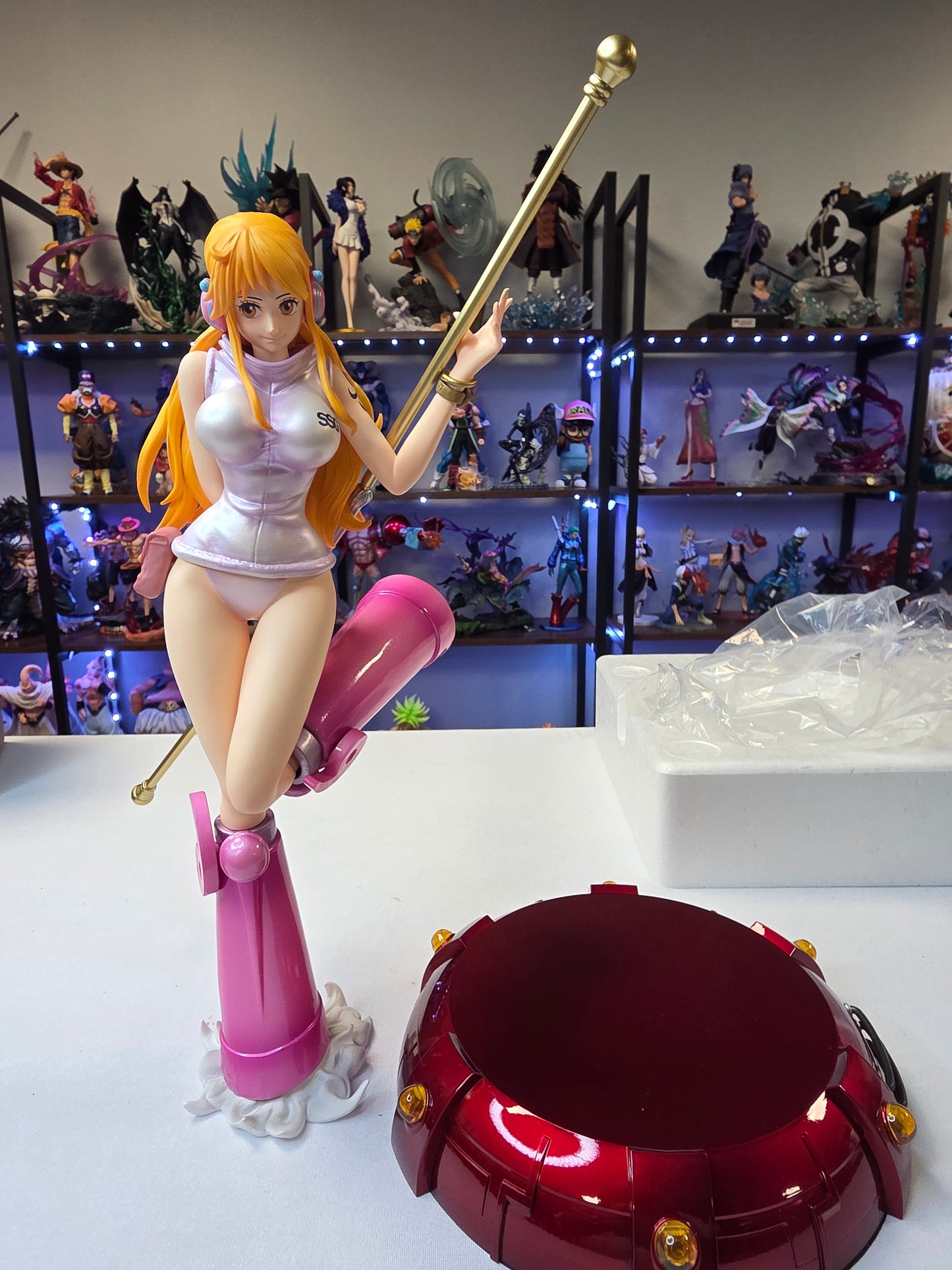 Nami - Egghead Island "Cat Burglar" SSG Deluxe Figure   (tiktok: Elegant Staff Guardian Statue [SL-GL-NAM-05] – Grandline Series – PVC Art Sculpture)