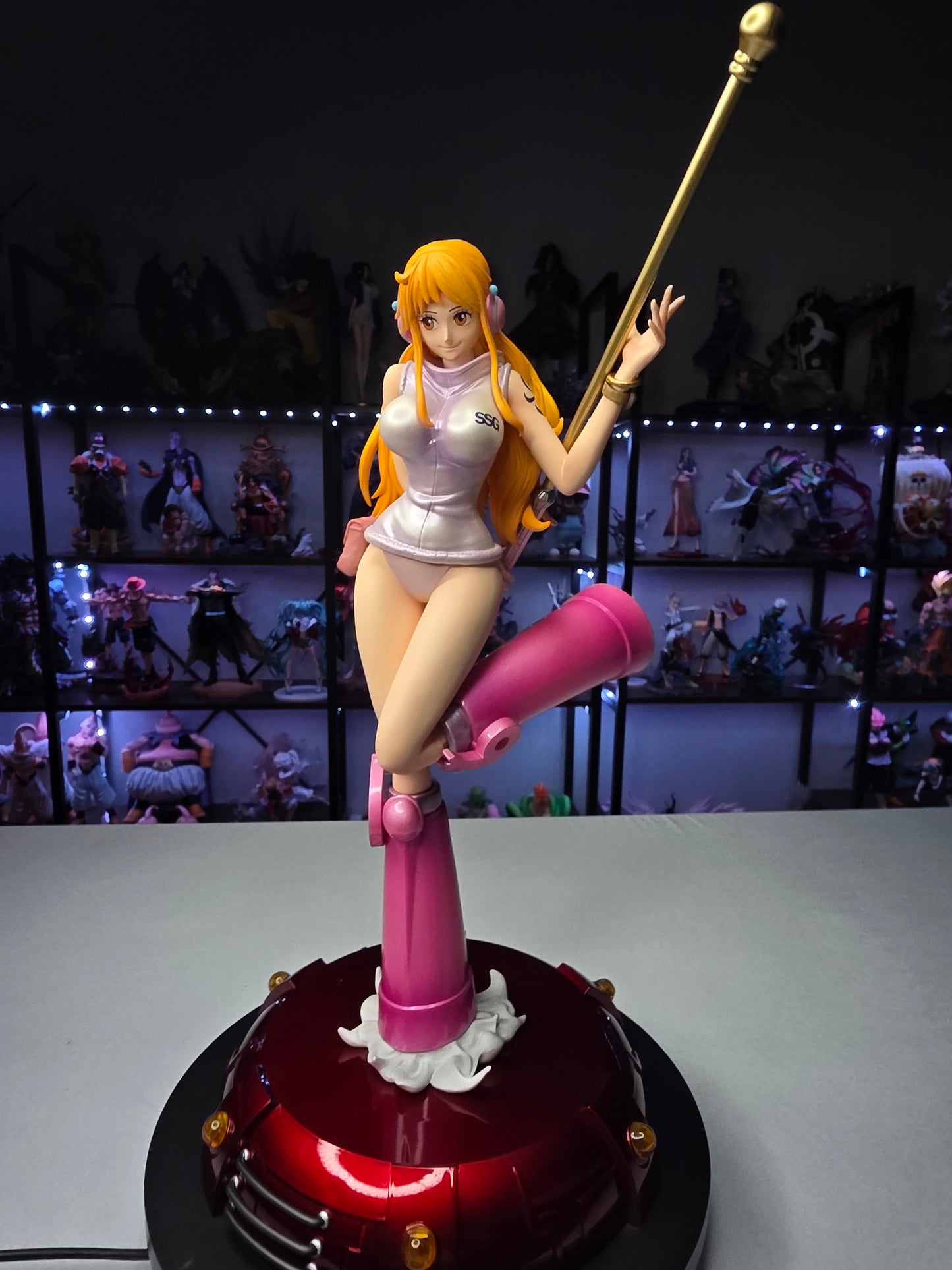 Nami - Egghead Island "Cat Burglar" SSG Deluxe Figure   (tiktok: Elegant Staff Guardian Statue [SL-GL-NAM-05] – Grandline Series – PVC Art Sculpture)