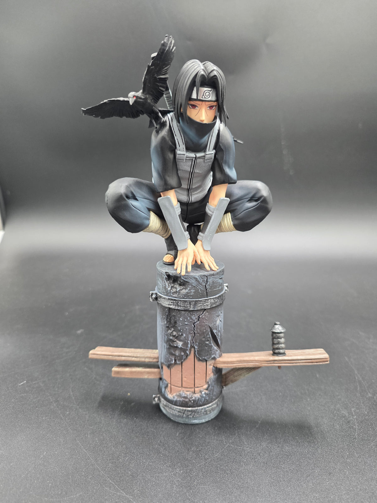Naruto Shippuden Itachi Uchiha Anbu Black Ops Utility Pole Diorama Statue